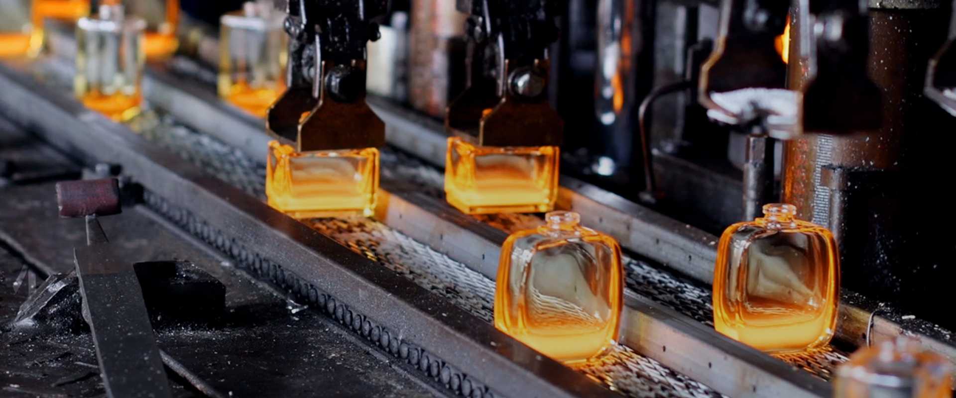 new design glass perfume bottle